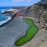 Lory-puerto Del Carmen Тиас