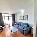 Lory-puerto Del Carmen Тиас